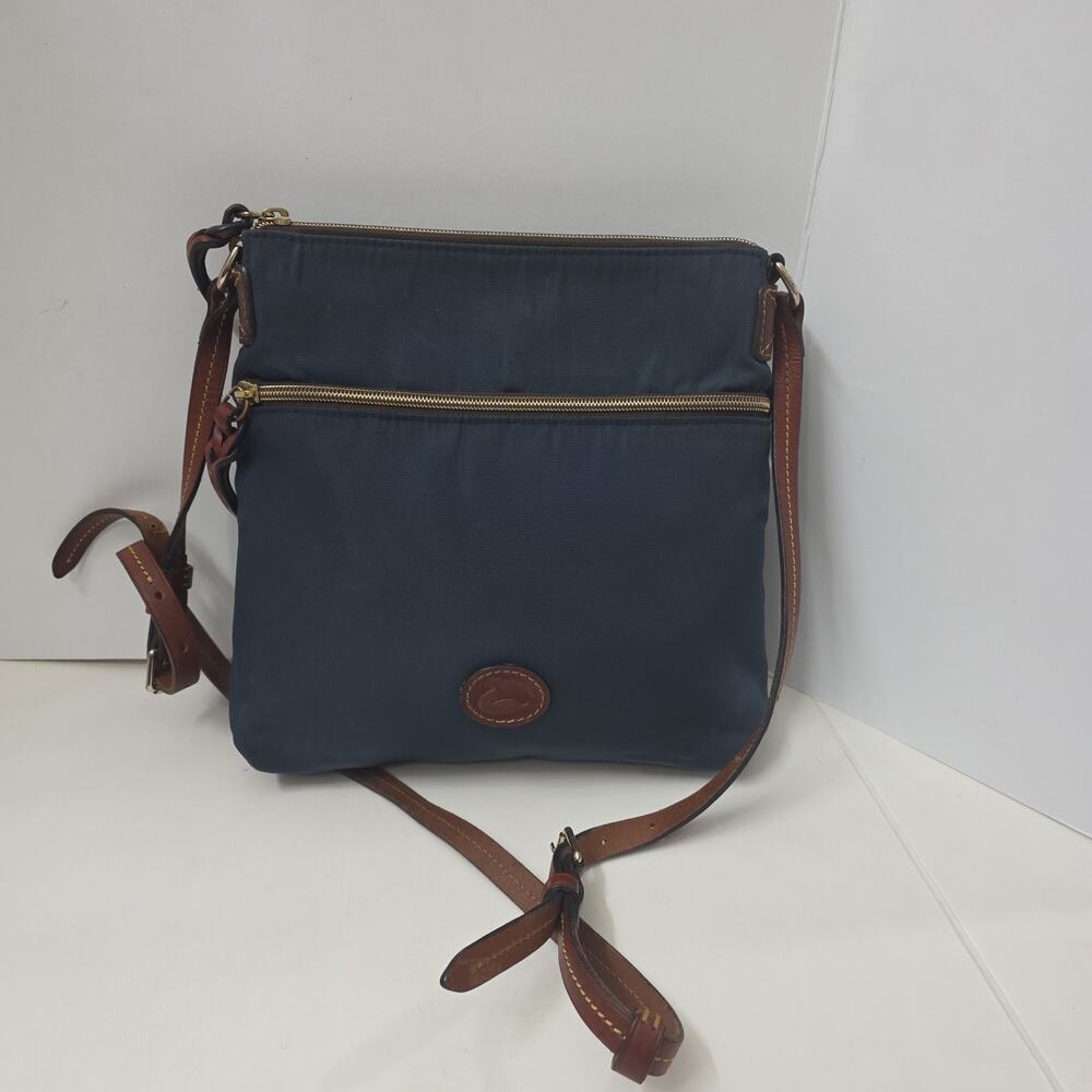 Dooney & Bourke Wayfarer Navy Nylon Duck Logo Crossbody Bag Tan Leather Coastal - Picture 2 of 16